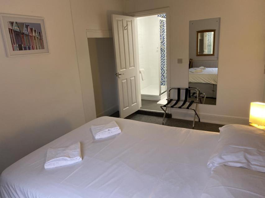 Hotel Sea Breeze كْلانكتون أون سي المظهر الخارجي الصورة